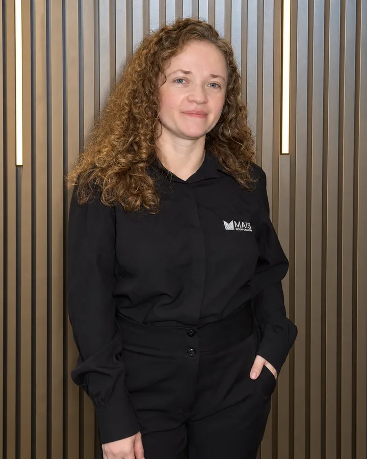 Carol, purchasing assistant at Mais Incorporadora